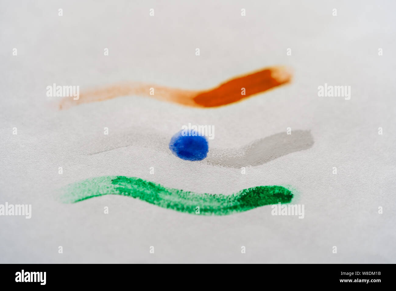 Nahaufnahme der indische Trikolore mit Wasser Farben auf weißem Hintergrund gemalt. Indische Nationalflagge Konzept. Stockfoto