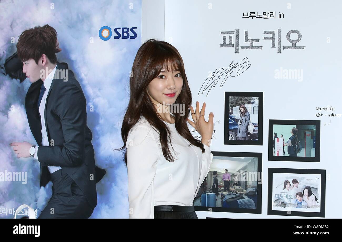 Koreanische Schauspielerin Park Shin-hye stellt bei einer Werbeveranstaltung für die Eröffnung einer neuen Filiale der italienischen Mode Marke Bruno Magli an Centum Stadt in Stockfoto