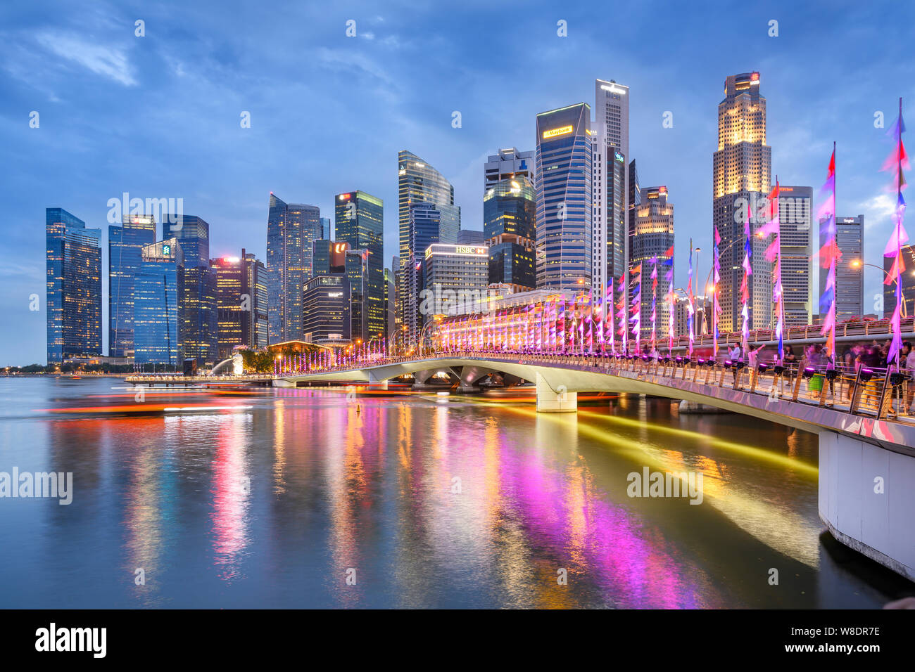 Singapur 27. Januar 2019: mit Blick auf die Esplanade Bridge und die Skyline von Downtown Stockfoto