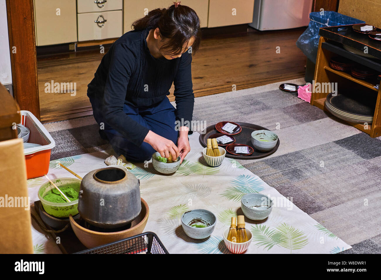 Japan, Honshu Island, Region Kansai, Kyoto, Hosen-in Tempel, lady, Matcha Tee Stockfoto