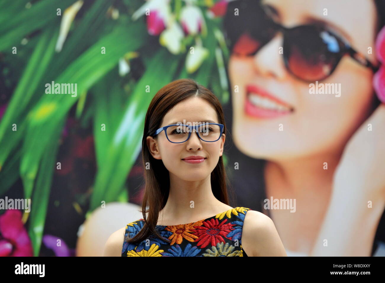 Von vogue eyewear -Fotos und -Bildmaterial in hoher Auflösung – Alamy