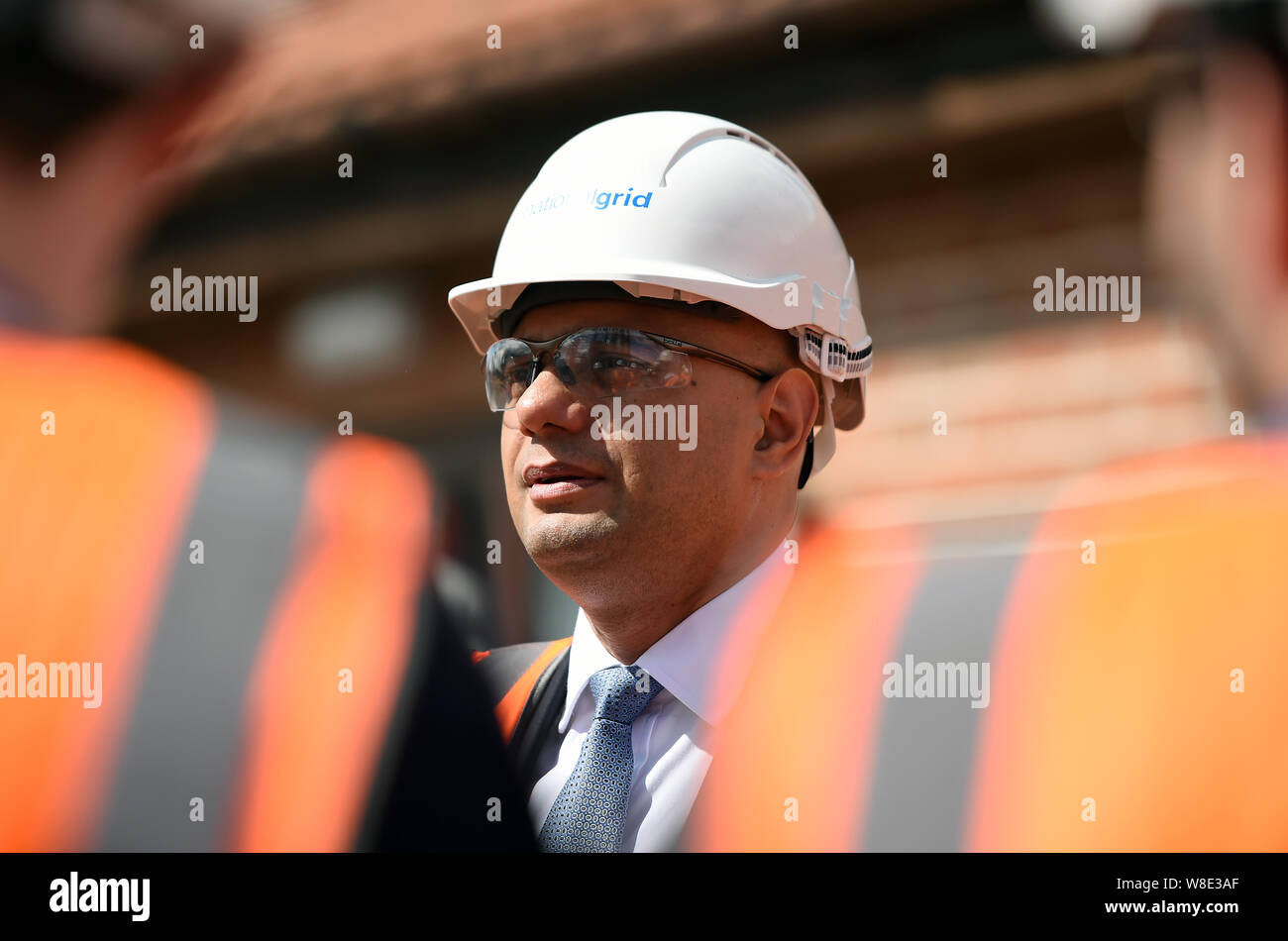 Bundeskanzler Sajid Javid bei einem Besuch der National Grid Training Center in der Nähe von Newark, wie die Wirtschaft des Vereinigten Königreichs schrumpfte zum ersten Mal seit 2012 im zweiten Quartal dieses Jahres, wie die verarbeitende und Bauindustrie sowohl stürzte. Stockfoto