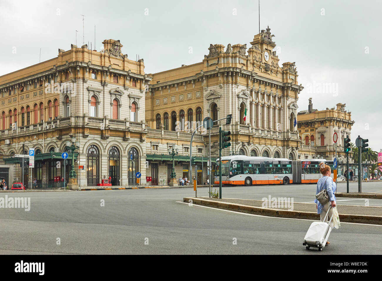 Genua, Italien - Juli 7, 2019: Bahnhof Genova Brignole - Einer der beiden Bahnhöfe in Genua Stockfoto