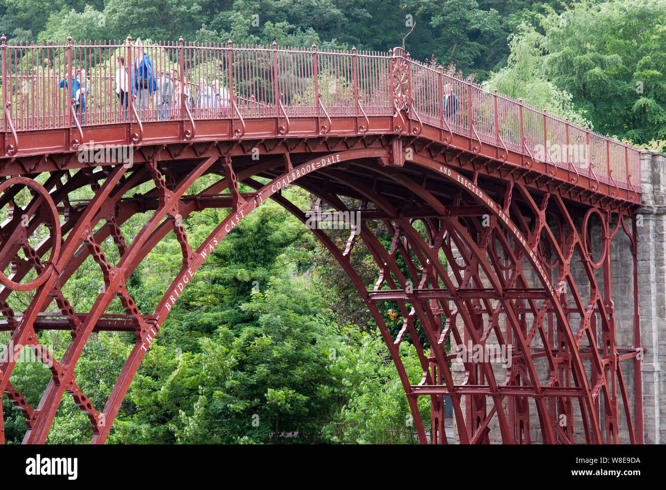 Blick auf die Ironbridge durch Abraham Darby III, Ironbridge Gorge, Shropshire gebaut Stockfoto