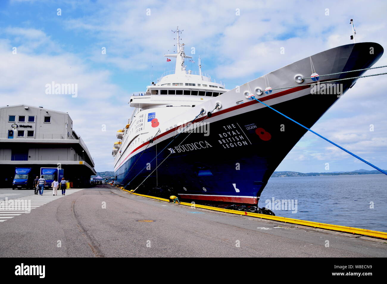 MV Boudicca ist ein mittelgroßes Schiff opperated bt die Fed Olsen Cruises. Der Liner wird dargestellt, während einer Kreuzfahrt in die norwegischen Fjorde. Stockfoto