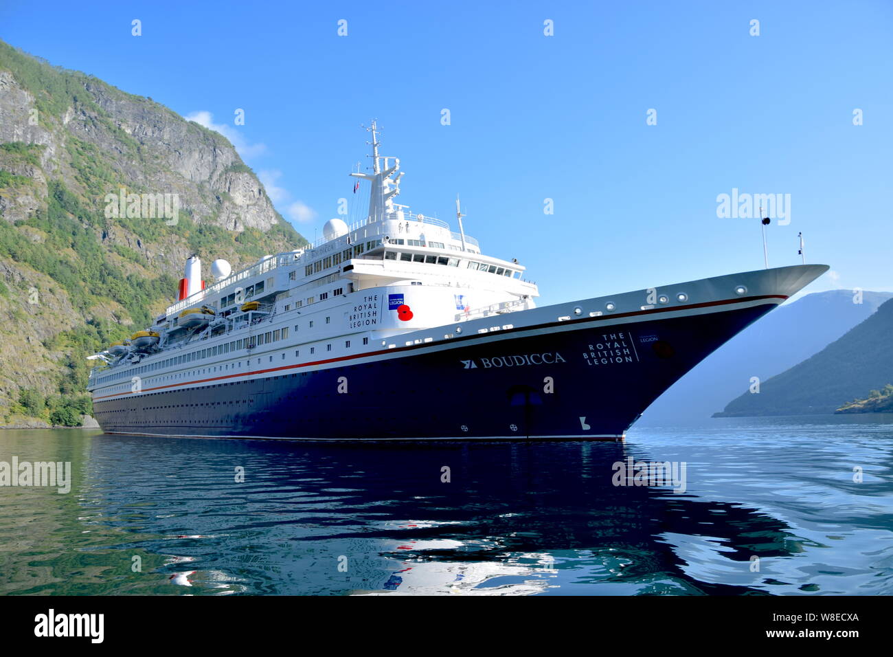 MV Boudicca ist ein mittelgroßes Schiff opperated bt die Fed Olsen Cruises. Der Liner wird dargestellt, während einer Kreuzfahrt in die norwegischen Fjorde. Stockfoto