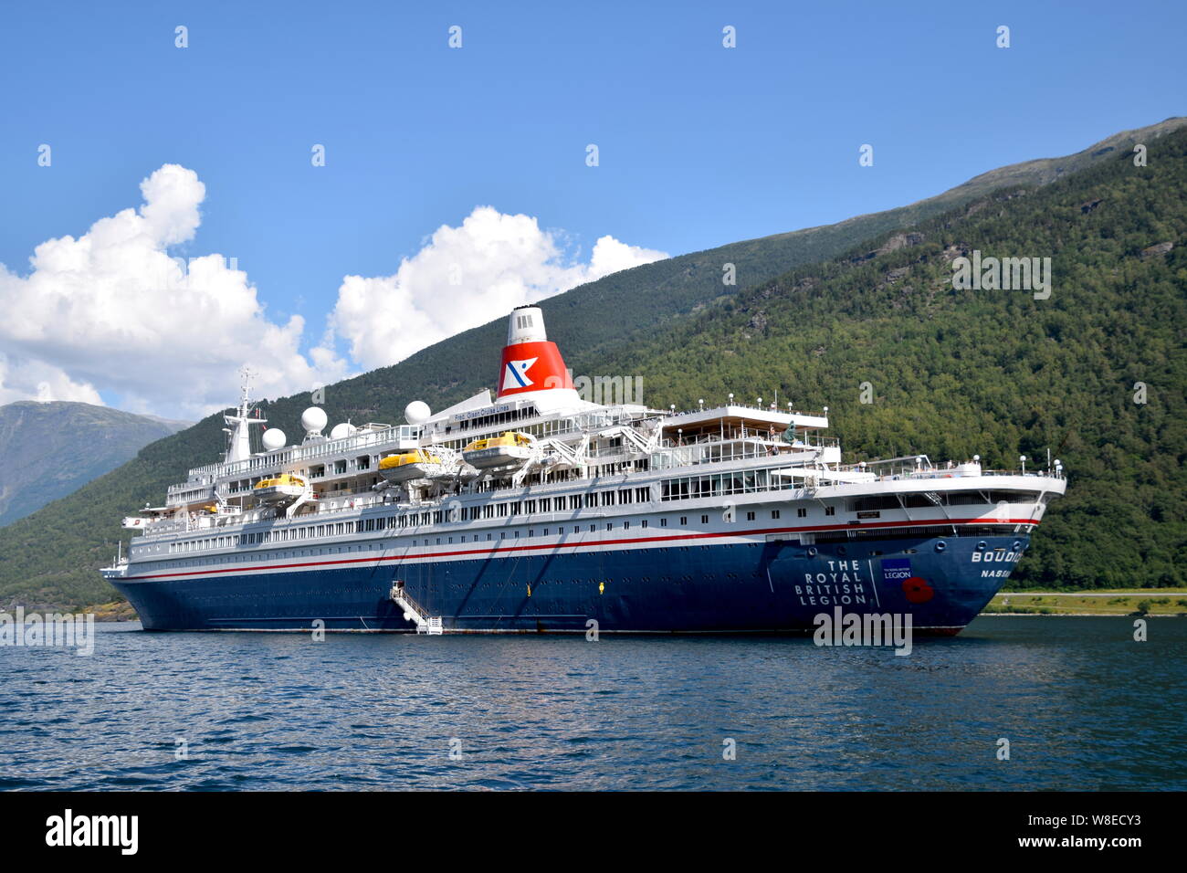 MV Boudicca ist ein mittelgroßes Schiff opperated bt die Fed Olsen Cruises. Der Liner wird dargestellt, während einer Kreuzfahrt in die norwegischen Fjorde. Stockfoto