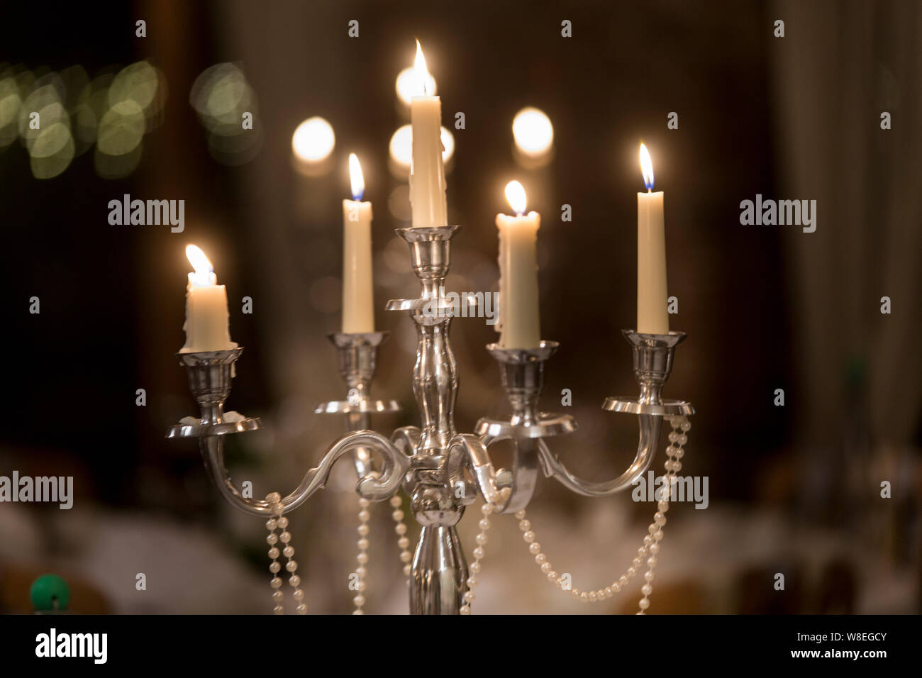 Kerzen Angezündet Stockfotos und -bilder Kaufen - Alamy
