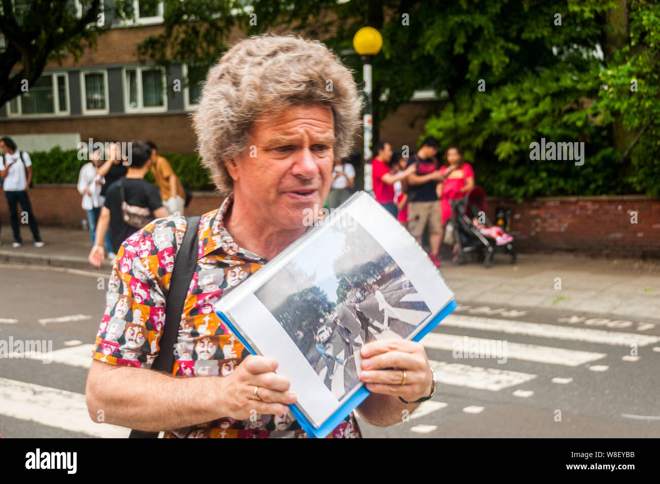 Richard Porter sprechen über Abbey Road auf Sein in meinem Leben Beatles Tour durch London. Stockfoto