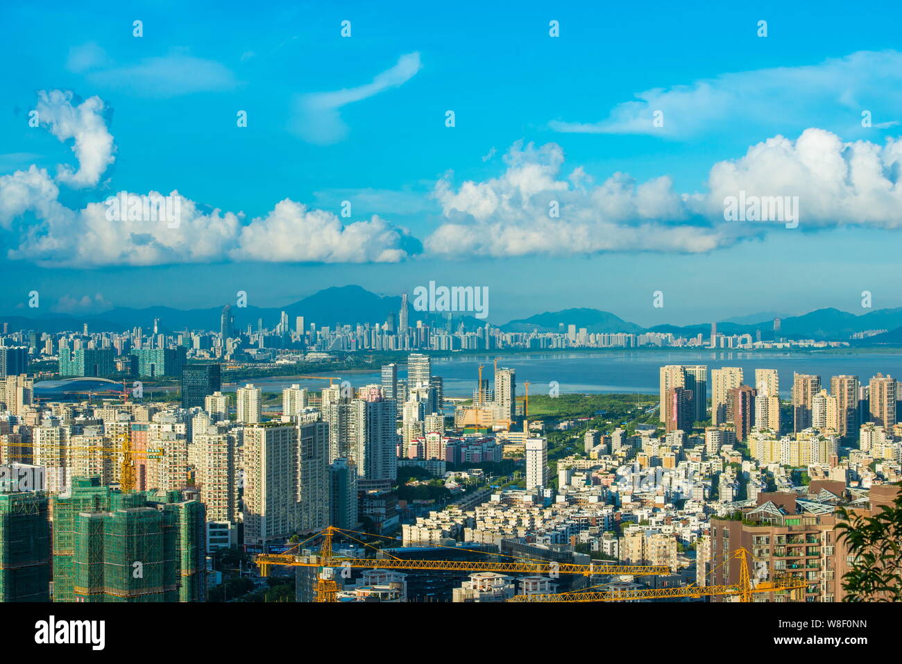 Allgemeine Ansicht von Shenzhen in Shenzhen, der südchinesischen Provinz Guangdong, 14. Juli 2014. Stockfoto
