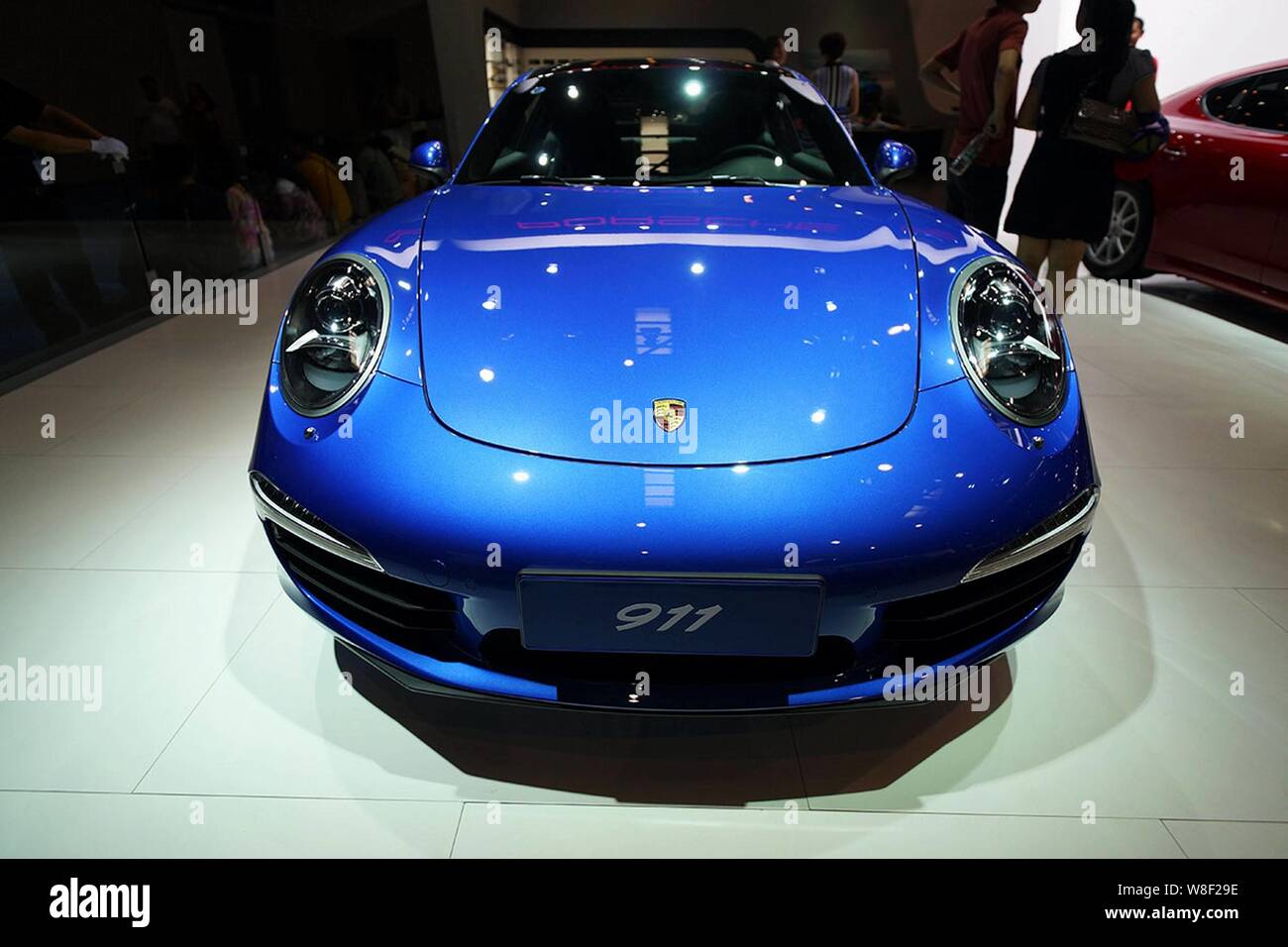 ---- Porsche 911 wird auf dem Display während ein Automobil Ausstellung in Chongqing, China, 7. Juni 2014. Porsche-SUV sind so ein Hit mit Chinesischen con Stockfoto