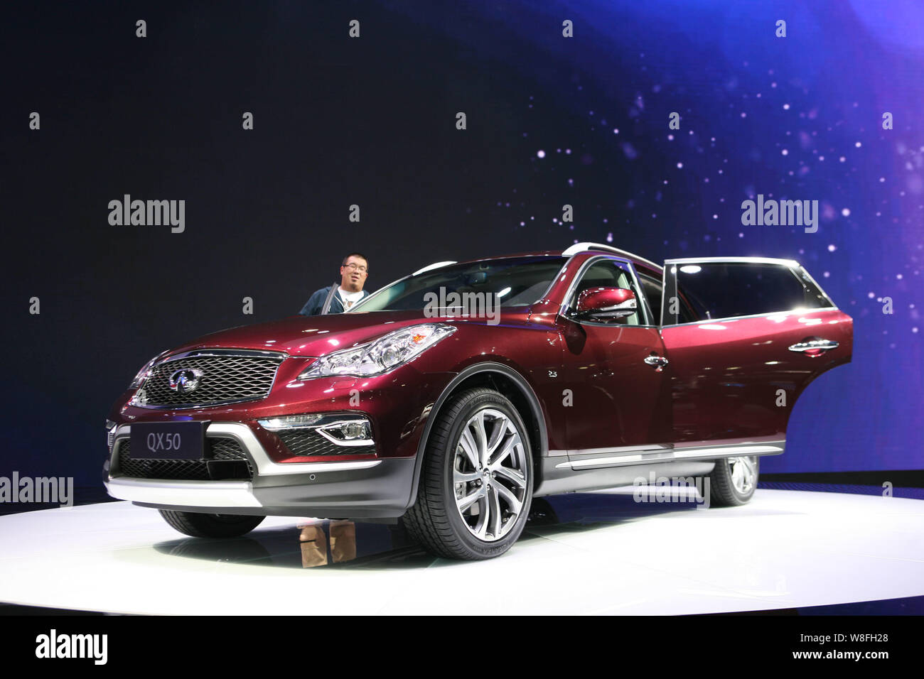 ------ Nissan Infiniti QX50 ist während der 12 China (Guangzhou) Internationale Automobil Ausstellung, da die Automatische Guangzhou 2014 bekannte angezeigt, in Gu Stockfoto