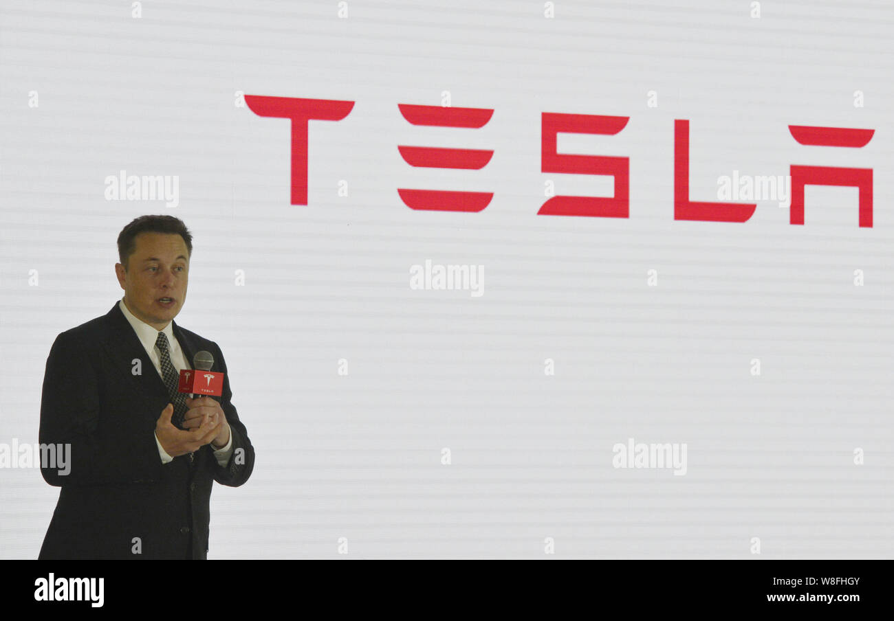 Tesla-CEO Elon Musk spricht während einer Pressekonferenz für Tesla Firmware 7.0 in Peking, China, 23. Oktober 2015. Luxus Elektro-PKW-Hersteller Tesla Moto Stockfoto