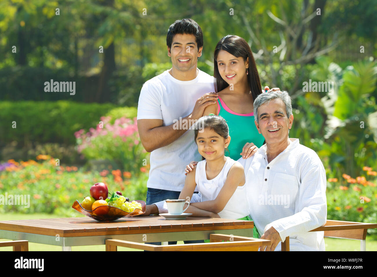 Familie in einem Garten Stockfoto