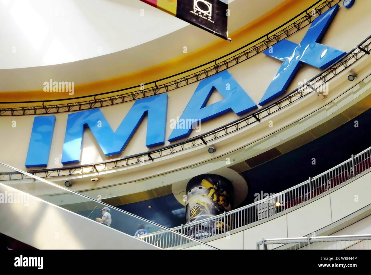 ---- Repräsentant von IMAX wird dargestellt, in einem Kino in Shanghai, China, 28. Juli 2011. Kino - Ausrüstung Hersteller IMAX China angehoben HK $ 1,9 (US $ 2 Stockfoto