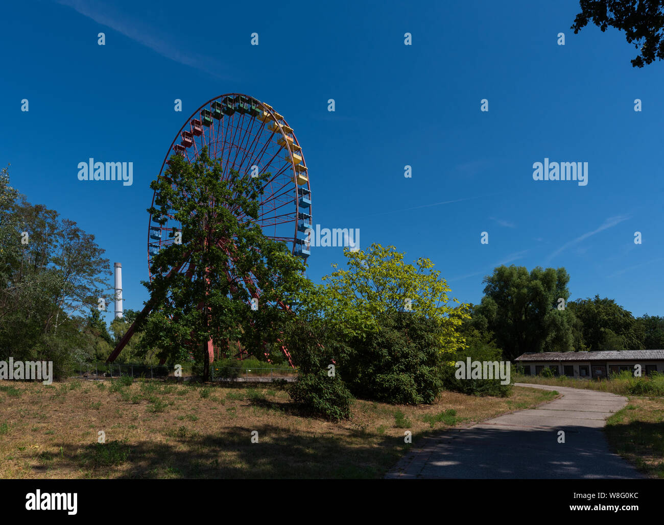 Abgebrochene Riesenrad im Spreepark, stillgelegten Berliner Theme Park aus DDR-Zeiten Stockfoto