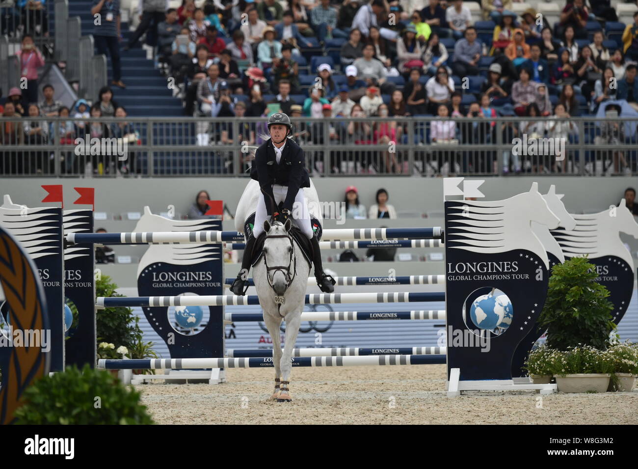 British equestrian Reiter Ben Maher konkurriert in der Gegen die Uhr mit Jump-Off während der Shanghai Grand Prix der 2015 Longines globalen Champion Stockfoto