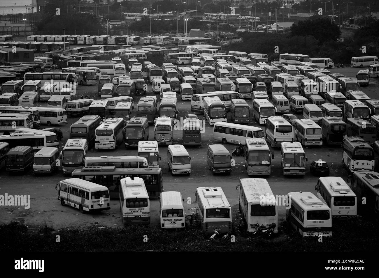 Passagierbusse Park auf einem Parkplatz von einem Reisebüro in Macau, China, 19. Januar 2015. Macau ¨C jetzt als die Nr. 1 spielende Einkommen loca erkannt Stockfoto