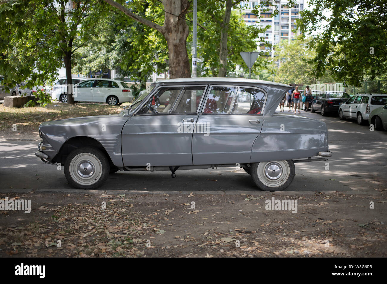 Serbien, 26. Juli 2019: Citroen AMI 6 (hergestellt: 1961 bis 1969) immer noch auf den Straßen von Belgrad Stockfoto