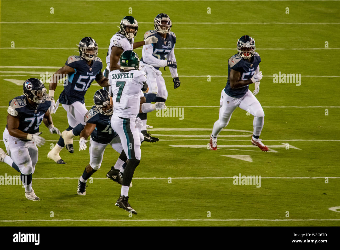 Philadelphia, PA - 8. August 2019: Philadelphia Eagles backup Quaterback Nate Sudfeld ist mit einem gebrochenen linken Handgelenk während Ihrer pre-Saison verletzt Stockfoto