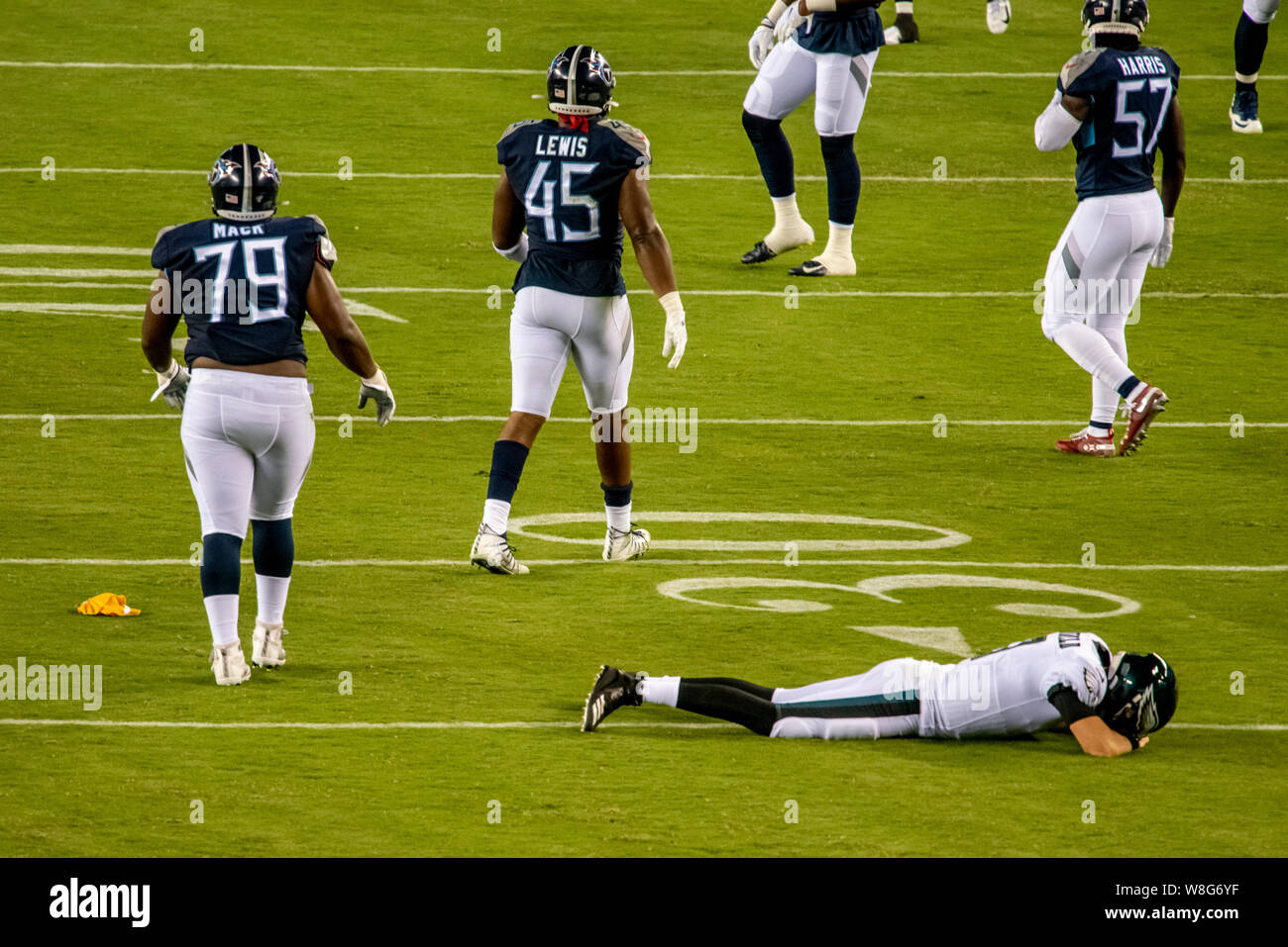 Philadelphia, PA - 8. August 2019: Philadelphia Eagles backup Quaterback Nate Sudfeld ist mit einem gebrochenen linken Handgelenk während Ihrer pre-Saison verletzt Stockfoto