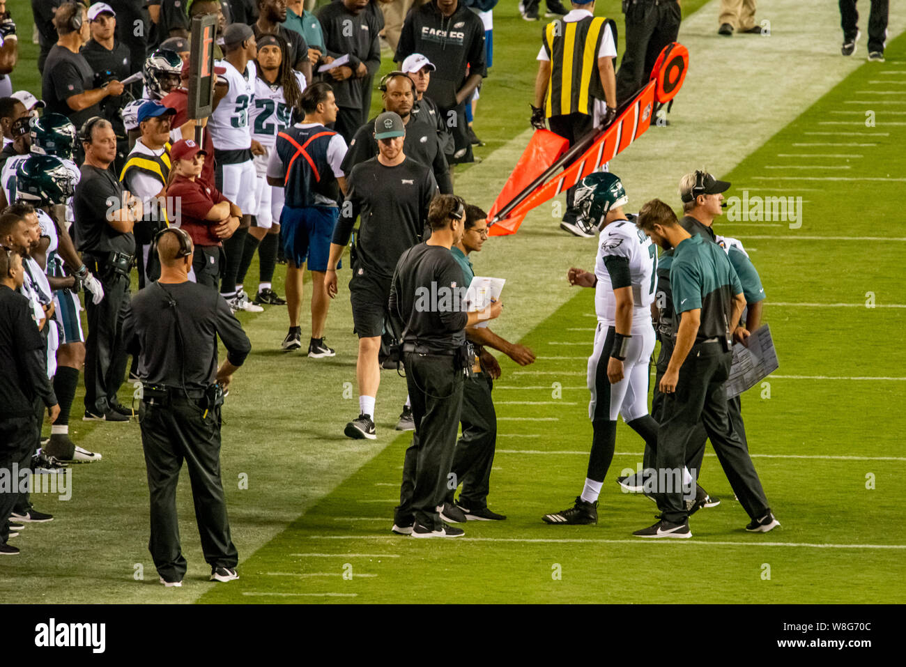 Philadelphia, PA - 8. August 2019: Philadelphia Eagles backup Quaterback Nate Sudfeld ist mit einem gebrochenen linken Handgelenk während Ihrer pre-Saison verletzt Stockfoto