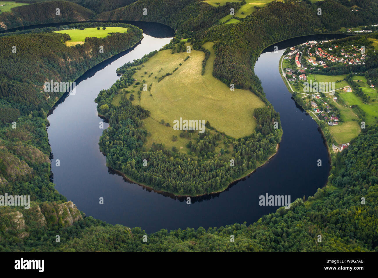 Die Moldau ist 430,3 km lang und entwässert eine Fläche 28,090 Quadratkilometer groß, über die Hälfte von Böhmen und etwa ein Drittel der Tschechischen Stockfoto