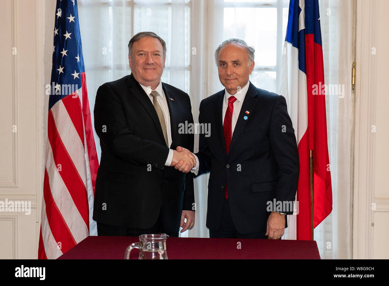 Us-Staatssekretär Michael R. Pompeo erfüllt mit chilenischen Außenminister Teodoro Ribera in Buenos Aires, Argentinien, am 19. Juli 2019. Stockfoto