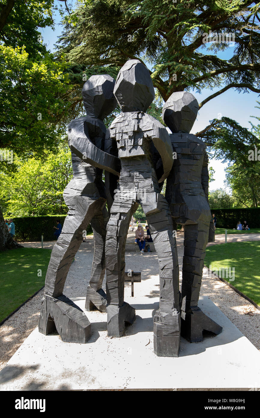 Skulptur auf dem Gelände von Blenheim Palace von deutschen Künstlers Georg Baselitz Stockfoto