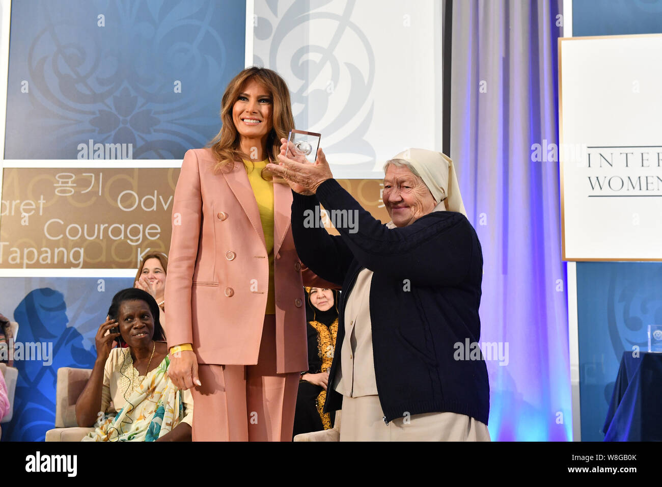 Schwester maria elena berini Fotos und Bildmaterial in hoher