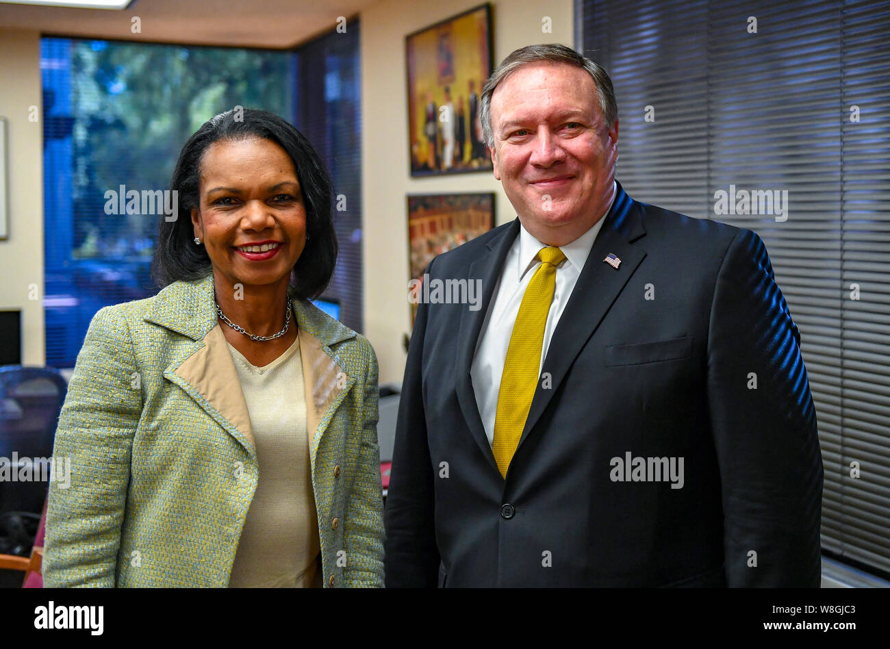 Us-Staatssekretär Michael R. Pompeo posiert für ein Foto mit dem ehemaligen US-Außenministerin Condoleezza Rice an der Hoover Institution der Stanford Stockfoto
