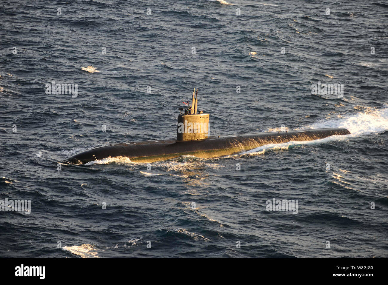 (Okt. 2010) 14, 2012) der Los Angeles-Klasse Angriffs-U-Boot USS Montpelier (SSN765) arbeitet unter seiner eigenen Macht. Stockfoto