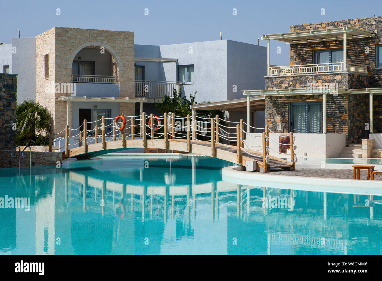 Ierapetra, Creete, Greece-October 17,2018: Ostria Beach Resort & Spa ist Luxus All Inclusive Hotel direkt am Strand an der Südküste von Kreta in der Nähe der Abschlepp-Trennvorrichtung Stockfoto