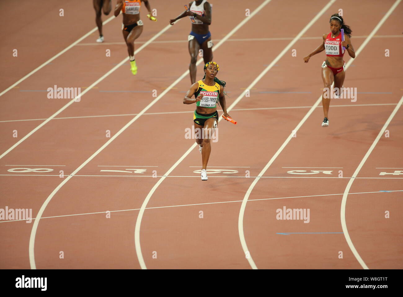 Shelly-Ann Fraser-Pryce von Jamaika, Mitte, konkurriert in der Frauen 4x100m Staffel finale während der Beijing IAAF World Championships 2015 in Nationa Stockfoto