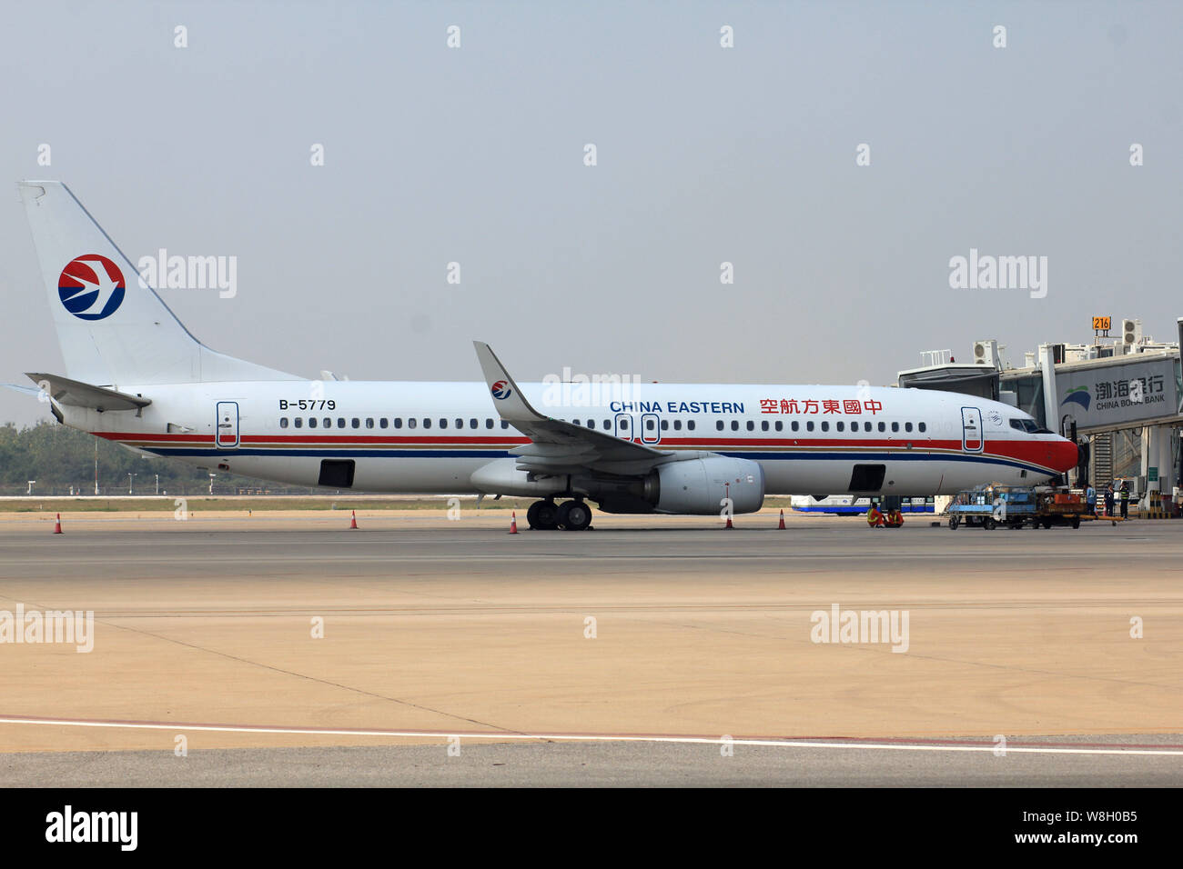 --FILE - eine Boeing 737-800 Düsenflugzeug von China Eastern Airlines abgebildet ist am Internationalen Flughafen Wuhan Tianhe in Wuhan City, Central China Hube Stockfoto