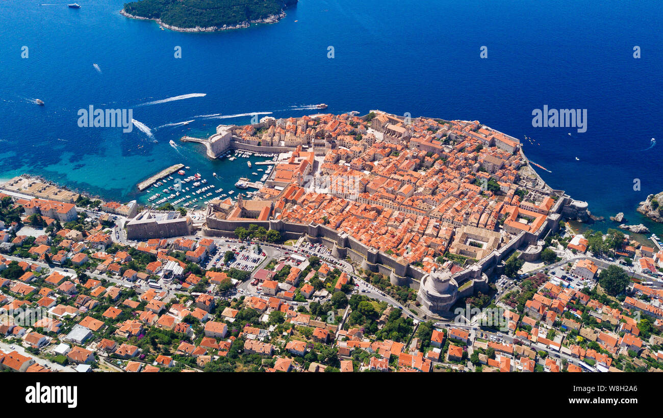 Luftaufnahme von Dubrovnik, King's Landing, im sonnigen Kroatien Stockfoto
