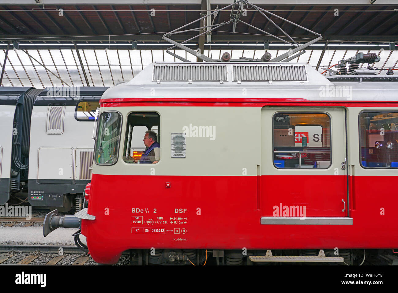 Zürich, Schweiz, 19. Mai 2019 - die Züge von den Schweizerischen Bundesbahnen SBB (Schweizerische Bundesbahnen) im Zürcher Hauptbahnhof. Stockfoto