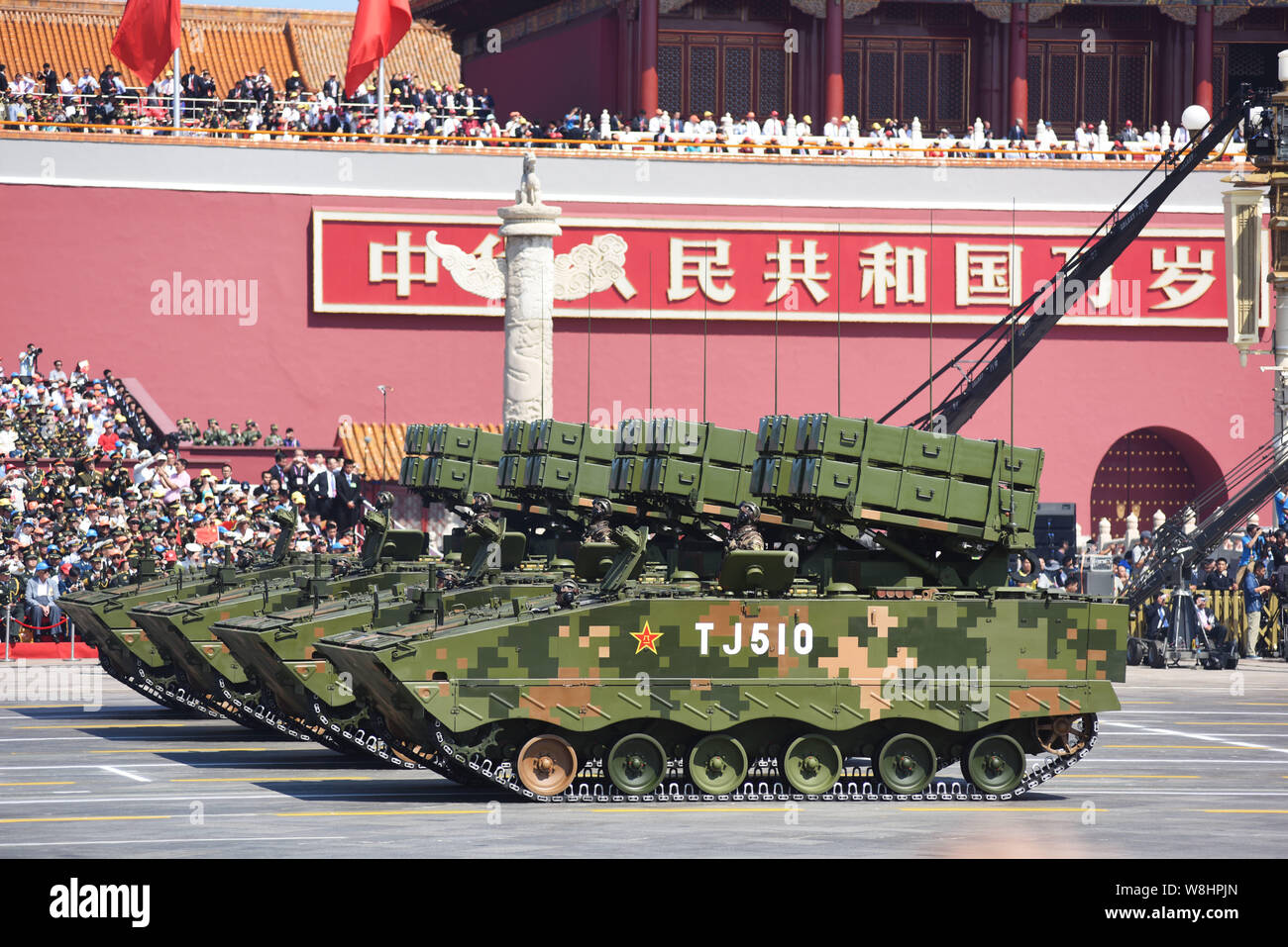 Anti-tank missile Fahrzeuge März letzten Platz des Himmlischen Podium während der Militärparade zum 70. Jahrestag des Sieges in der Chine zu gedenken. Stockfoto