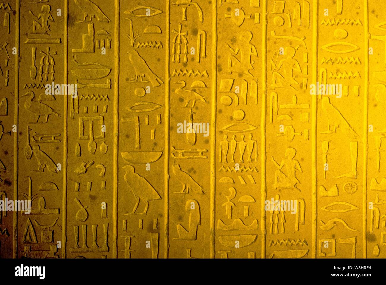 Clay Tablet mit Hieroglyphen. Stockfoto