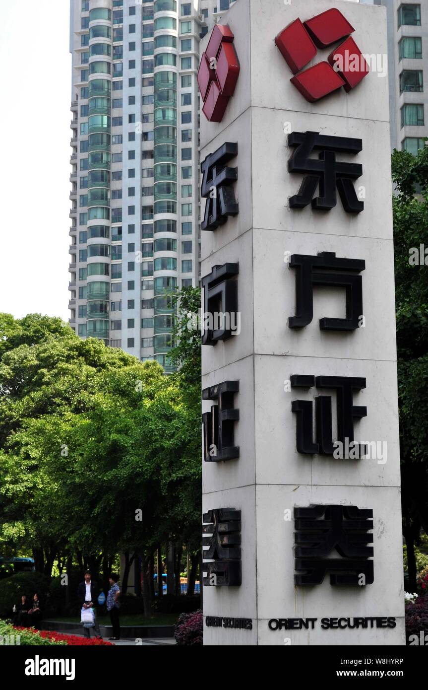 ---- Repräsentant von Orient Securities Co., Ltd. in Shanghai, China, 26. Mai 2012. Orient's Securities Co 1,6 Milliarden $ initial public o Stockfoto