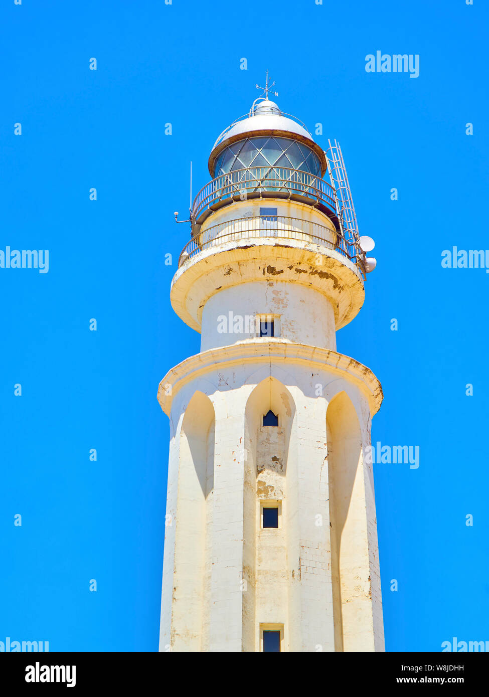 Trafalgar Leuchtturm des Cabo de Trafalgar Kap Naturpark. Barbate, Conil de la Frontera, Cadiz. Andalusien, Spanien. Stockfoto