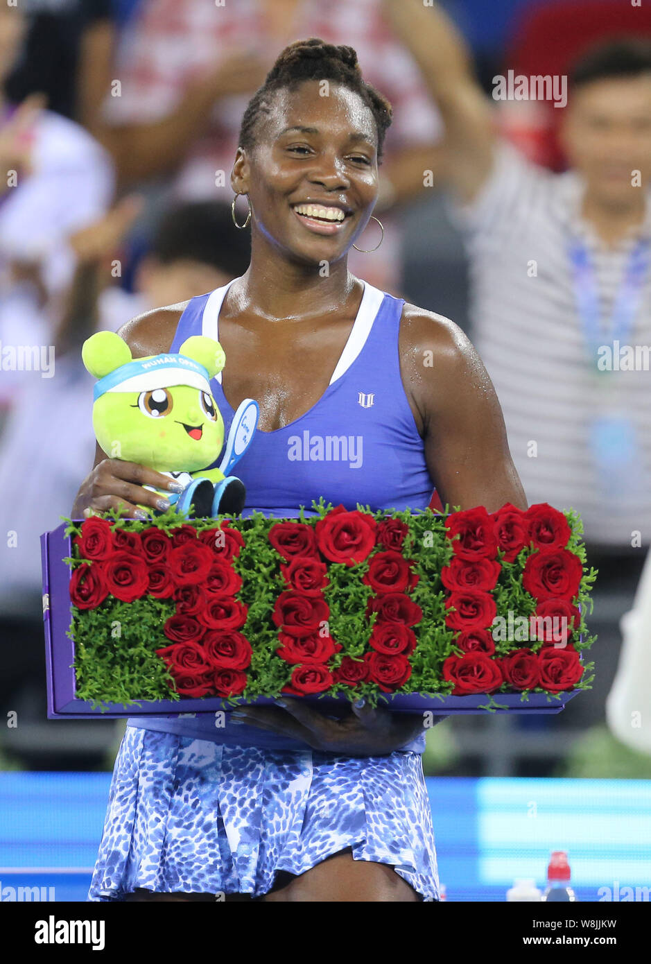 Venus Williams aus den Vereinigten Staaten reagiert, als sie die 700-Sieg ihrer Karriere nach dem Sieg über Julia Goerges Deutschlands in ihre zweite feiert - Stockfoto