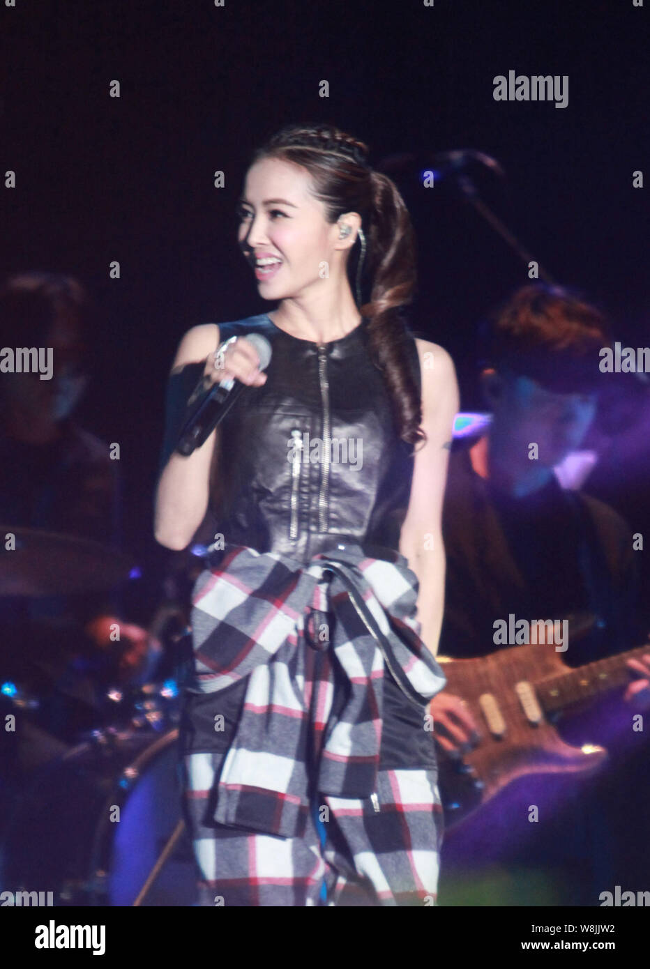 Taiwanesische Sängerin Jolin Tsai führt während das einfache Leben Musical Festival 2015 in Shanghai, China, 6. Oktober 2015. Stockfoto