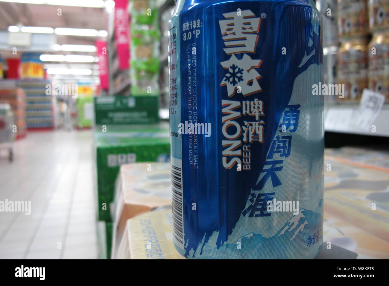 ---- Eine Dose Bier von China Resources Schnee Schnee Schnee Brauereien Ltd. (CR), ein Joint Venture zwischen SABMiller und China Resources Unternehmen, ist für Stockfoto