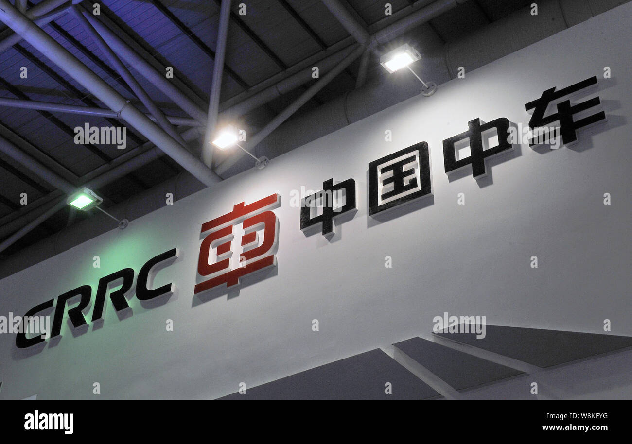 ---- Blick auf ein Logo von Crrc (China Eisenbahnrollmaterial Corp Ltd) während einer Schiene Ausstellung in Fuzhou Stadt im Südosten der chinesischen Provinz Fujian, 18 J Stockfoto