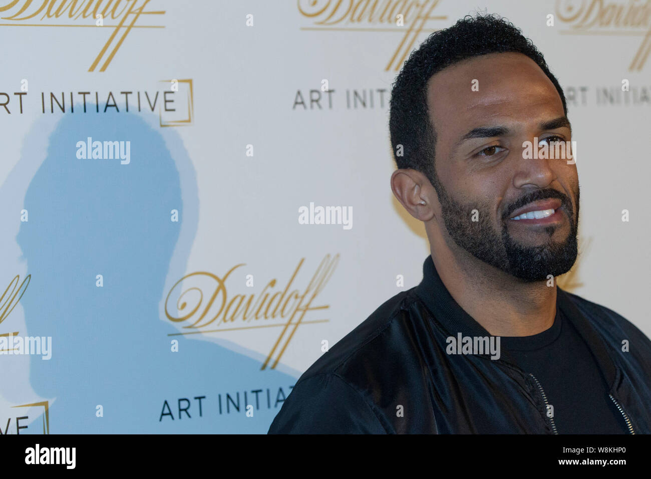 Englischer Sänger Craig David Posen am Cocktailempfang der Davidoff x Art Basel in Hongkong, China 2016, 22. März 2016. Stockfoto