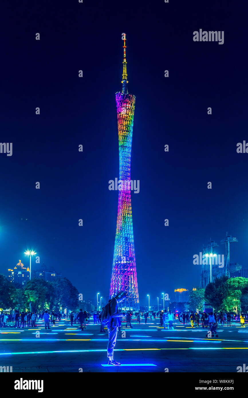 Nachtansicht des Canton Tower in Guangzhou City, die südchinesische Provinz Guangdong, 25. März 2016. Stockfoto