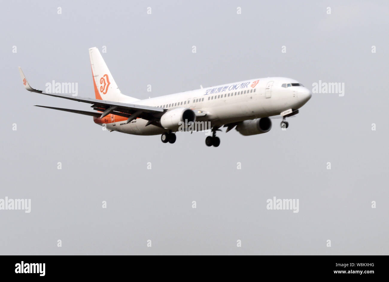 --FILE - eine Boeing 737-800 Passenger Jet von OK Airways landet auf dem Internationalen Flughafen Huanghua in Changsha Changsha City, Central China Hunan prov Stockfoto