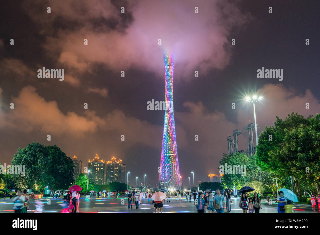 ------ Nacht Sicht des Kantons Turm, Zentrum, in der Stadt Guangzhou, die südchinesische Provinz Guangdong, 14. August 2015. Peking hat Guangzhou' genehmigt Stockfoto