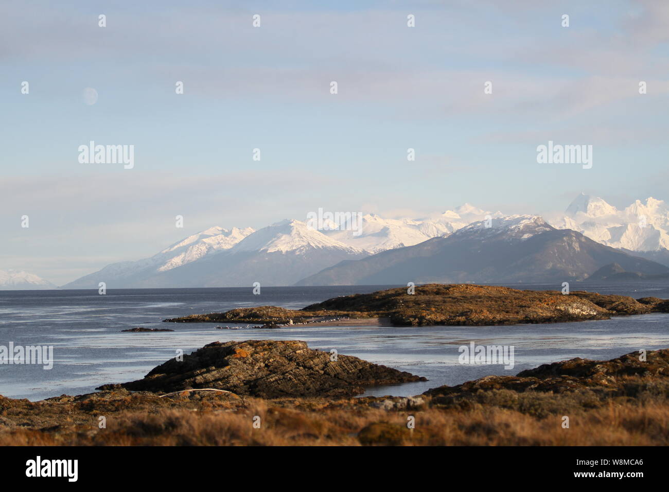 Postkarte des Beagle Kanals von einem Katamaran. Ushuaia, Feuerland, Argentinien. Juli 2019 Stockfoto